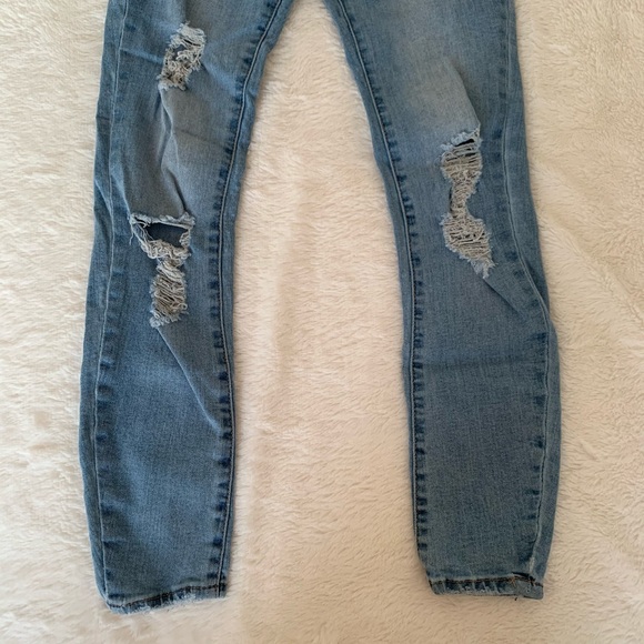 Distressed Light Wash Jeans - Picture 2 of 4